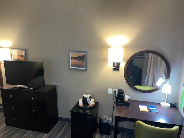 Comfort Inn & Suites Толедо Екстериор снимка