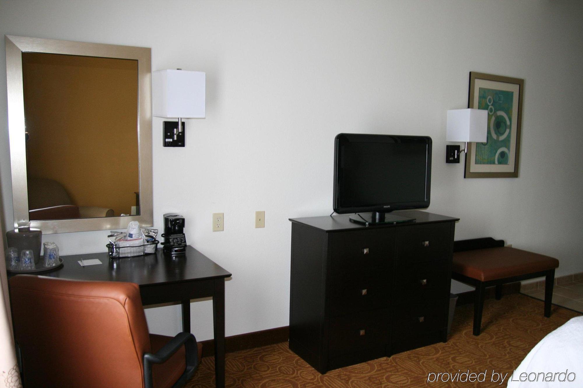 Comfort Inn & Suites Толедо Стая снимка