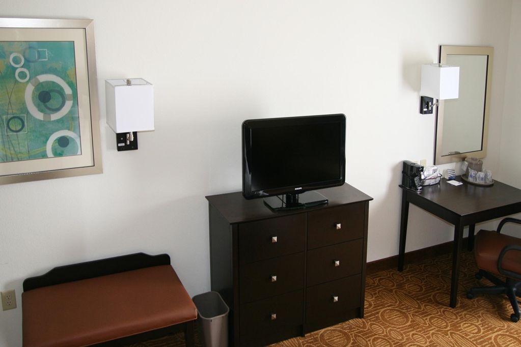 Comfort Inn & Suites Толедо Стая снимка